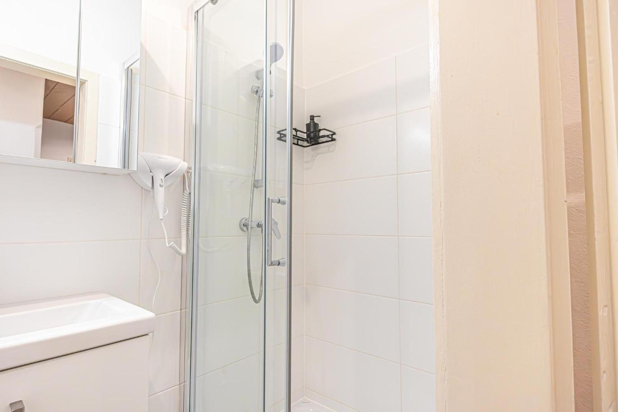 Desirable 2Br - Bookable For Longstays In Lockdown B Wien Exteriör bild